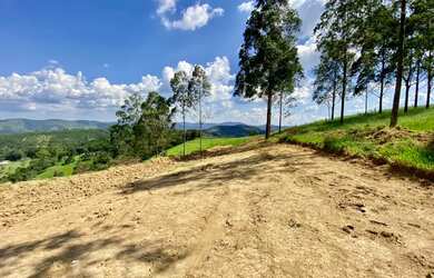 Imagem: O terreno possui 600m² de Área e está localizado em Centro