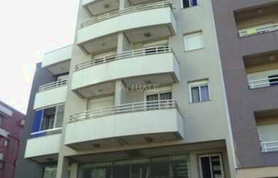 Imagem: O apartamento possui 1 Dormitório, 1 Banheiro, 1 Vaga na garagem