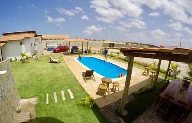 Imagem: O depósito possui 5 Vagas na garagem, 2400m² de Área e Varanda