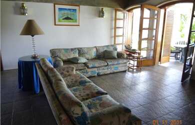 Imagem: A casa possui 5 Dormitórios, 5 Banheiros, 3 Vagas na garagem