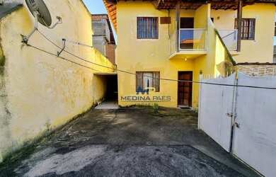 Imagem: A casa possui 2 Dormitórios, 2 Banheiros, 3 Vagas na garagem