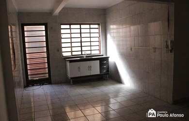 Imagem: O apartamento possui 3 Dormitórios, 1 Banheiro, 1 Vaga na garagem