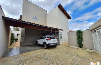 Imagem: O depósito possui 4 Vagas na garagem, 339m² de Área e está