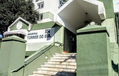 Imagem: O apartamento possui 2 Dormitórios, 1 Banheiro, 1 Vaga na garagem