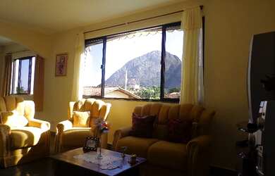 Imagem: A casa possui 5 Dormitórios, 4 Banheiros, 5 Vagas na garagem