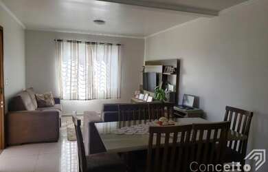 Imagem: A casa possui 3 Dormitórios, 3 Banheiros, 4 Vagas na garagem