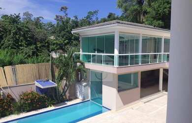 Imagem: A casa em condomínio possui 5 Dormitórios, 5 Banheiros, 4