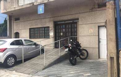 Imagem: O depósito possui 3 Vagas na garagem e 250m² de Área e está