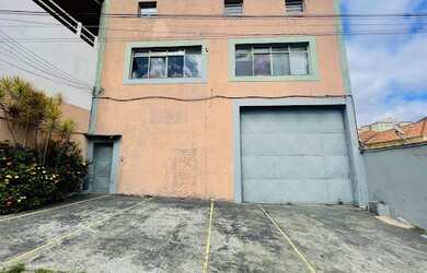 Imagem: O depósito possui 900m² de Área e está localizado em Vila