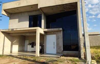 Imagem: A casa em condomínio possui 3 Dormitórios, 4 Banheiros, 1