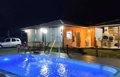 Imagem: A pousada chalé possui 2 Dormitórios, Acomodam 6 pessoas