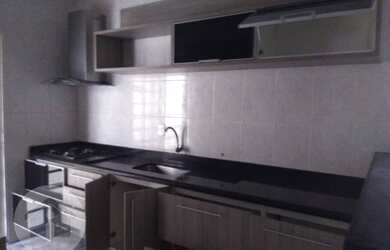 Imagem: A casa possui 3 Dormitórios, 2 Banheiros, 2 Vagas na garagem