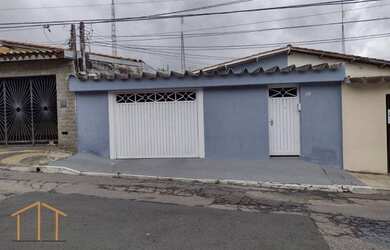 Imagem: A casa possui 2 Dormitórios, 1 Banheiro, 3 Vagas na garagem