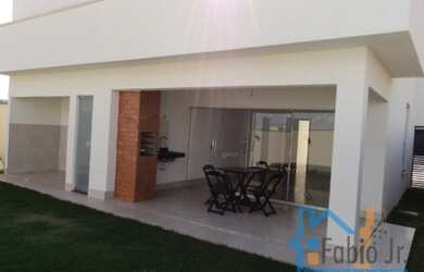 Imagem: A casa em condomínio possui 3 Dormitórios, 2 Banheiros, 4