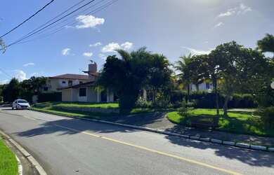 Imagem: A casa possui 4 Dormitórios, 4 Banheiros, 2 Vagas na garagem