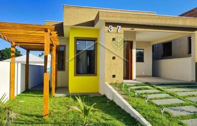 Imagem: A casa possui 3 Dormitórios, 2 Banheiros, 1 Vaga na garagem