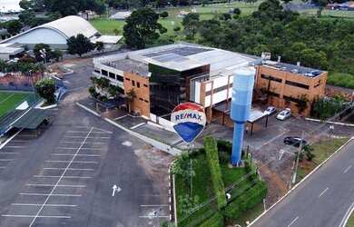 Imagem: O depósito possui 5 Vagas na garagem, 2.500m² de Área e