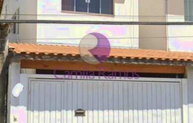 Imagem: A casa possui 2 Dormitórios, 2 Banheiros, 2 Vagas na garagem