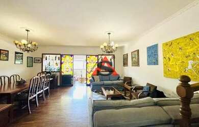 Imagem: A casa possui 4 Dormitórios, 3 Banheiros, 3 Vagas na garagem