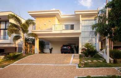 Imagem: A casa em condomínio possui 5 Dormitórios, 5 Banheiros, 5