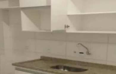 Imagem: O apartamento possui 2 Dormitórios, 1 Banheiro, 2 Vagas na