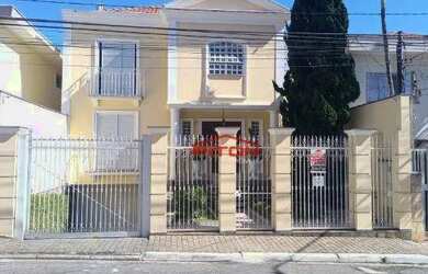 Imagem: A casa possui 4 Dormitórios, 4 Banheiros, 5 Vagas na garagem