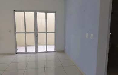 Imagem: A casa possui 2 Dormitórios, 2 Banheiros, 4 Vagas na garagem