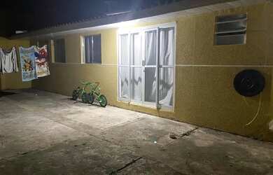 Imagem: A casa possui 1 Dormitório, 1 Banheiro e 5 Vagas na garagem