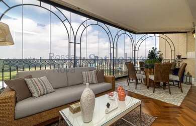 Imagem: O apartamento possui 4 Dormitórios, 5 Banheiros, 4 Vagas na