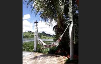 Imagem: A casa possui 2 Dormitórios, 2 Banheiros, 2 Vagas na garagem