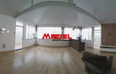 Imagem: A casa possui 3 Dormitórios, 1 Banheiro, 3 Vagas na garagem