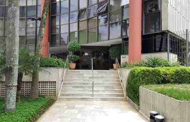 Imagem: O depósito possui 4 Vagas na garagem, 180m² de Área e está