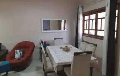 Imagem: A casa possui 2 Dormitórios, 1 Banheiro, 1 Vaga na garagem