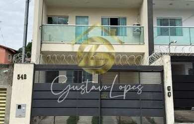 Imagem: A casa possui 3 Dormitórios, 2 Banheiros, 3 Vagas na garagem