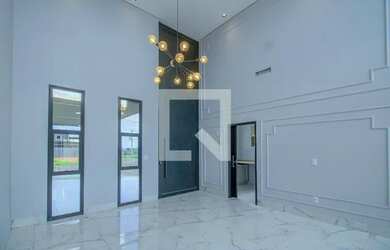 Imagem: A casa em condomínio possui 3 Dormitórios, 4 Banheiros, 4