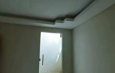 Imagem: O apartamento possui 3 Dormitórios, 1 Banheiro, 2 Vagas na