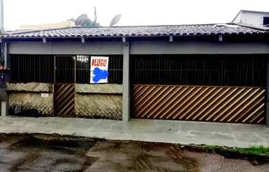 Imagem: A casa possui 3 Dormitórios, 3 Banheiros, 4 Vagas na garagem