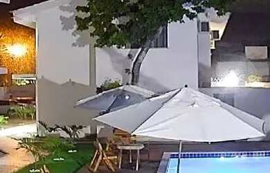 Imagem: A casa possui 4 Dormitórios, 2 Vagas na garagem e está localizado