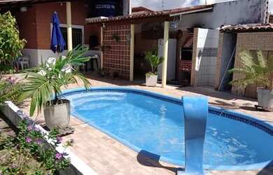 Imagem: A casa possui 4 Dormitórios, 3 Banheiros, 4 Vagas na garagem