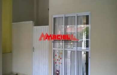 Imagem: A casa em condomínio possui 3 Dormitórios, 1 Banheiro, 2 Vagas