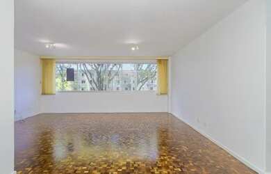 Imagem: O apartamento possui 3 Dormitórios, 2 Banheiros, 1 Vaga na