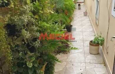 Imagem: A casa possui 4 Dormitórios, 3 Banheiros, 3 Vagas na garagem