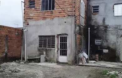 Imagem: A casa possui 3 Dormitórios, 3 Banheiros, 1 Vaga na garagem