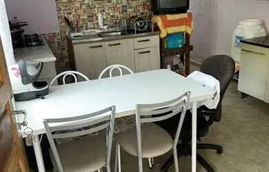 Imagem: A casa possui 2 Dormitórios, 1 Banheiro e está localizado