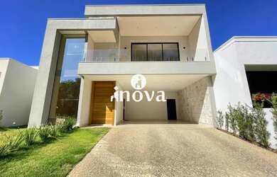 Imagem: A casa em condomínio possui 4 Dormitórios, 5 Banheiros, 4