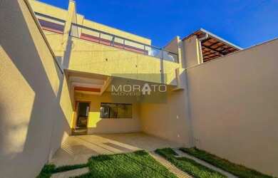 Imagem: A casa possui 3 Dormitórios, 3 Banheiros, 2 Vagas na garagem