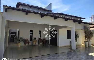 Imagem: A casa em condomínio possui 4 Dormitórios, 3 Banheiros, 280m²