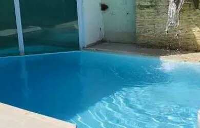 Imagem: A casa em condomínio possui 5 Dormitórios, 5 Banheiros, 476m²