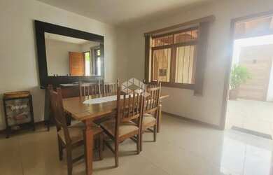 Imagem 14: Casa com 4 quartos e 2 suítes com espaço gourmet no Bairro Camobi em Santa Maria