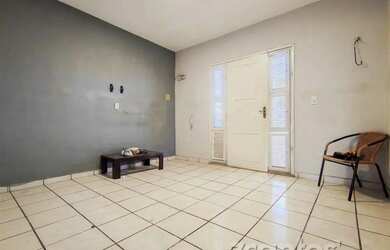 Imagem: A casa possui 2 Dormitórios, 1 Banheiro, 45m² de Área e Imóvel